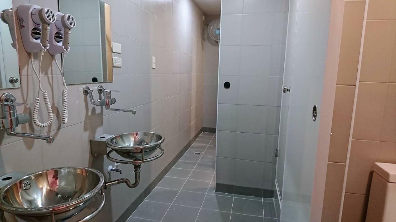 Temple Side Hostel تاينان المظهر الخارجي الصورة