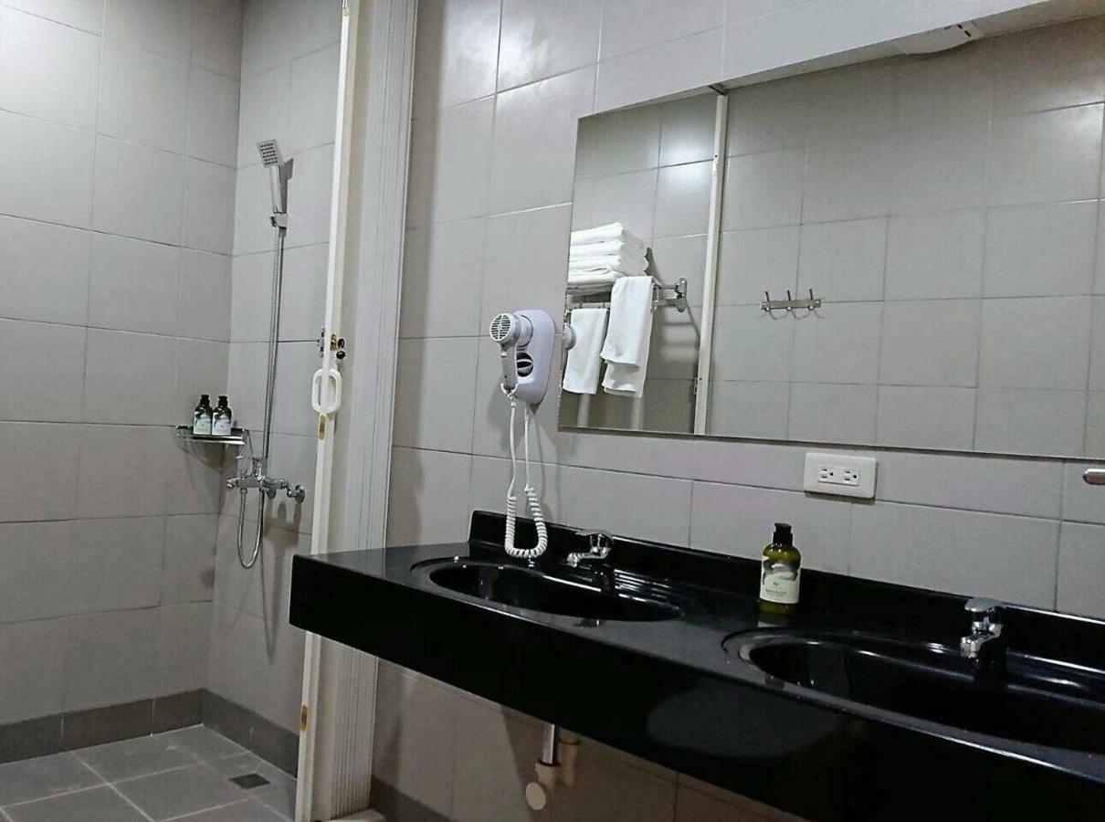 Temple Side Hostel تاينان المظهر الخارجي الصورة